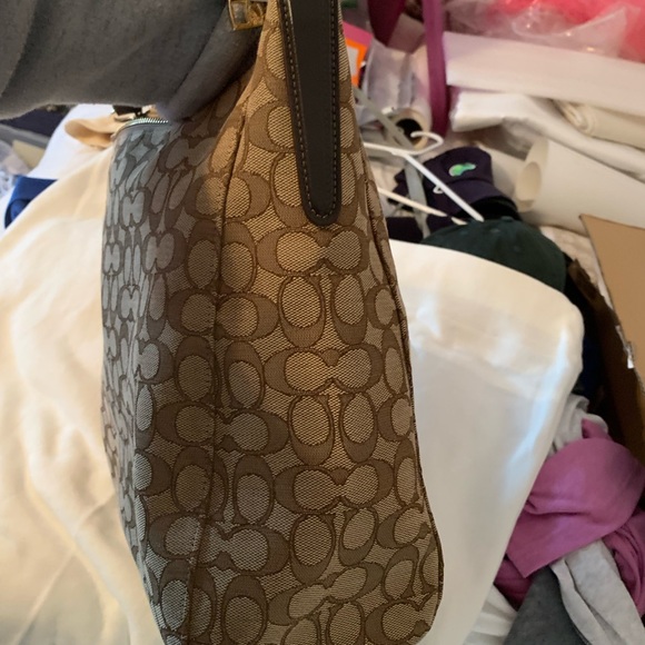 Coach purse 11.5 x 12 x 5. Great condition. Smoke free/pet friendly home. - Picture 8 of 12